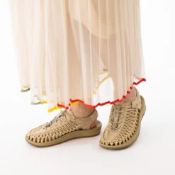 Keen Women's UNEEK Sneaker | Safari/Safari -Keen 1027445 mkp