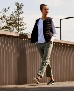 Keen Women's KNX Leather Sneaker | Black/Star White -Keen 1028355 Lifestyle Right