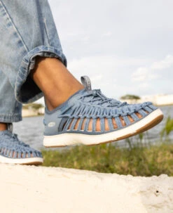 Keen Women's UNEEK O3 Sneaker Sandal | Birch/Star White -Keen 1028971RightCombo