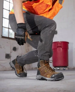 Keen Women's Evanston 6" ESD Boot (Carbon Toe) | Bison/Black 16 Keen Women's Evanston 6" ESD Boot (Carbon Toe) | Bison/Black -Keen 1029391 lifestyle 02