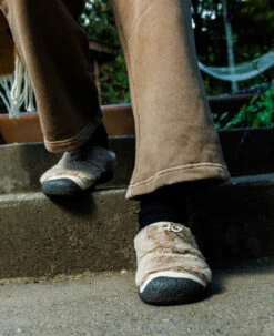 Keen Women's Howser III Slide | Silver Lining/Canteen -Keen 1029434 desktop lifestyle 02