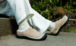 Keen Women's Howser III Slide | Plaza Taupe/Black -Keen 1029437 desktop lifestyle 01