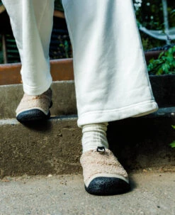 Keen Women's Howser III Slide | Plaza Taupe/Black -Keen 1029437 desktop lifestyle 02