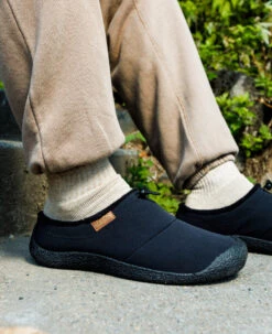 Keen Men's Howser III Slide | Black/Black Recycled 17 Keen Men's Howser III Slide | Black/Black Recycled -Keen 1029441 desktop lifestyle 03 2d10966c 9acc 4429 b459 5267f7126897