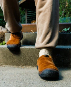 Keen Men's Howser III Slide | Bison/Black -Keen 1029443 desktop lifestyle 02