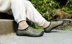 Keen Men's Howser III Slide | Black Olive/Light Curry -Keen 1029445 desktop lifestyle 01