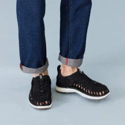 Keen Men's UNEEK O3 Sneaker Sandal | Black/Star White -Keen 884x884 1 24 update m uneek o3 pdp 1