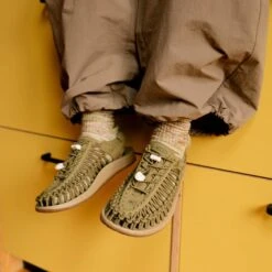 Keen Women's UNEEK Sneaker | Martini Olive/Safari -Keen 884x884 emea uneek og 17