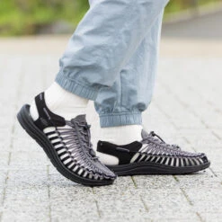 Keen Men's UNEEK Sneaker | Magnet/Steel Grey -Keen 884x884 pdp mkp m uneek og 5