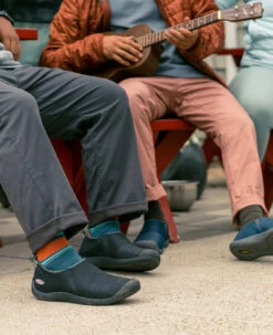 Keen Men's Howser II | Triple Black -Keen FW25 KEEN PDP Lifestyle 1023997 Vertical 2