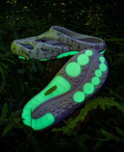 Keen All Gender Shanti Arts Clog X Us 4 IRIOMOTE | Us 4 Iriomote -Keen IromotexShanti KEEN Collab Lifestyle PDP Vertical 2