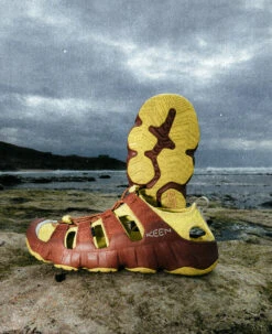 Keen Men's Hyperport H2 Sandal X Hiking Patrol | Algae Green -Keen KEENxHikingPatrol PDP Lifestyle Vertical 1 Yellow f78644e7 5e45 43f4 ab25 7418e9fb55e8