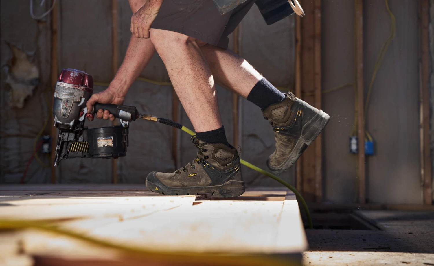 Keen Men's Dover 6" Waterproof (Carbon Toe) | Dark Earth/Black 6 Keen Men's Dover 6" Waterproof (Carbon Toe) | Dark Earth/Black - Image 6