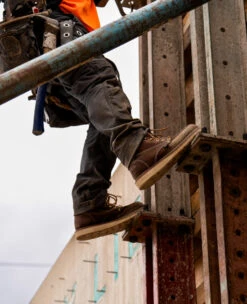 Keen Men's Liberty 6" Waterproof Boot (Carbon Toe) | Chestnut/Gum -Keen KPD 2358 PDP Liberty 1030604 Image Left