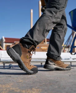 Keen Men's Evanston 6" Waterproof Boot (Soft Toe) | Bison/Black 17 Keen Men's Evanston 6" Waterproof Boot (Soft Toe) | Bison/Black -Keen KPD 2439 PDP Evanston 1029681 Lifestyle Image Right