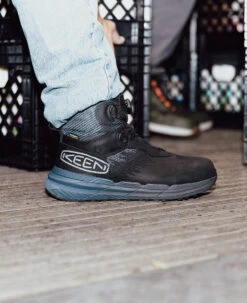 Keen Men's Snapline RF Waterproof Boot (Carbon Toe) | Vintage Indigo/Black 17 Keen Men's Snapline RF Waterproof Boot (Carbon Toe) | Vintage Indigo/Black -Keen KPD 3696 PDP SnaplineRatchetFit 1030397 Lifestyle 03 Right