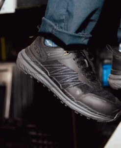 Keen Men's Speedworks Work Sneaker (Carbon Toe) | Black/Steel Grey -Keen KPD 3697 PDP Speedworks 1030300 3 Image Right 5fa2740e a946 4e78 8290 9d6cc5c87d37