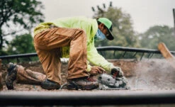 Keen Men's Targhee IV Waterproof Work Boot (Carbon Toe) | Dark Earth/Black -Keen KPD 4808 PDP TargheeIVWork 1030865 Lifestyle 01 Top