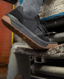 Keen Men's Kenton Work Shoe (Carbon Toe) | Black/Gum -Keen KPD 481 PDP Kenton 1028749 Right Image