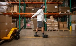 Keen Men's Kenton ESD Work Shoe (Carbon Toe) | Black/Gum -Keen KPD 481 PDP Kenton 1029122 Top Image