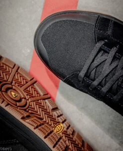 Keen Women's Kenton Work Shoe (Carbon Toe) | Black/Gum -Keen KPD 5143 PDP Kenton Womens 1031298 Lifestyle 3 Right