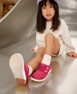 Keen Little Kids' KNX Knit Double Strap | Black/Evening Primrose -Keen Kids KNX lifestyle 3 982f58f3 014f 4a66 af47 bfd27cf2dc8d