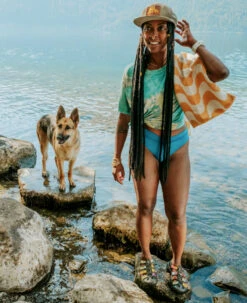 Keen Women's Newport Retro | Original Tie Dye -Keen Retro TieDye W PDP Liefstyle 2