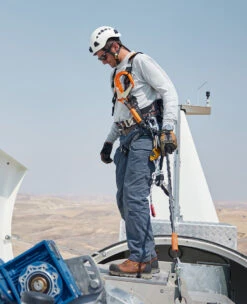 Keen Men's Camden 8" Insulated Waterproof Boot (Carbon Toe) | Leather Brown/Black -Keen SDD 1014 Camden 1027690 Left Image 1