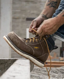 Keen Men's Cincinnati 6" Waterproof Boot (Carbon Toe) | Dark Chocolate/Sandshell -Keen SDD 505 PDP Cincinnati 1026885 Right Image