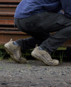 Keen Men's Reno Waterproof (Carbon Toe) | Brindle/Morel -Keen SDD 506 PDP Reno 1027106 Right Image