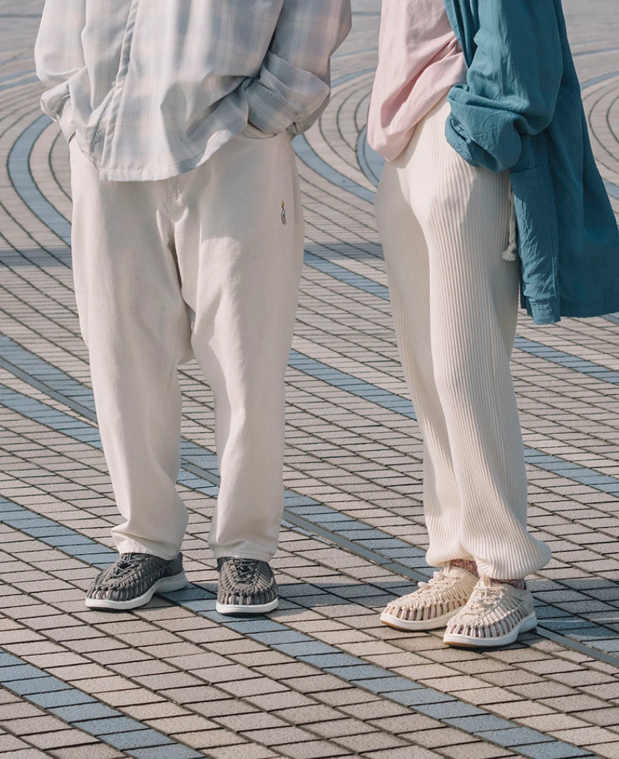 Keen Women's UNEEK O3 Sneaker Sandal | Black/Star White 8 Keen Women's UNEEK O3 Sneaker Sandal | Black/Star White - Image 8